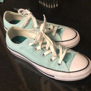 Converse tennis shoes